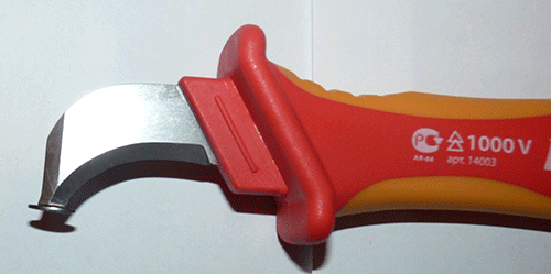 Разделочный нож с лапкой для разделки электрического кабеля со снятой крышкой